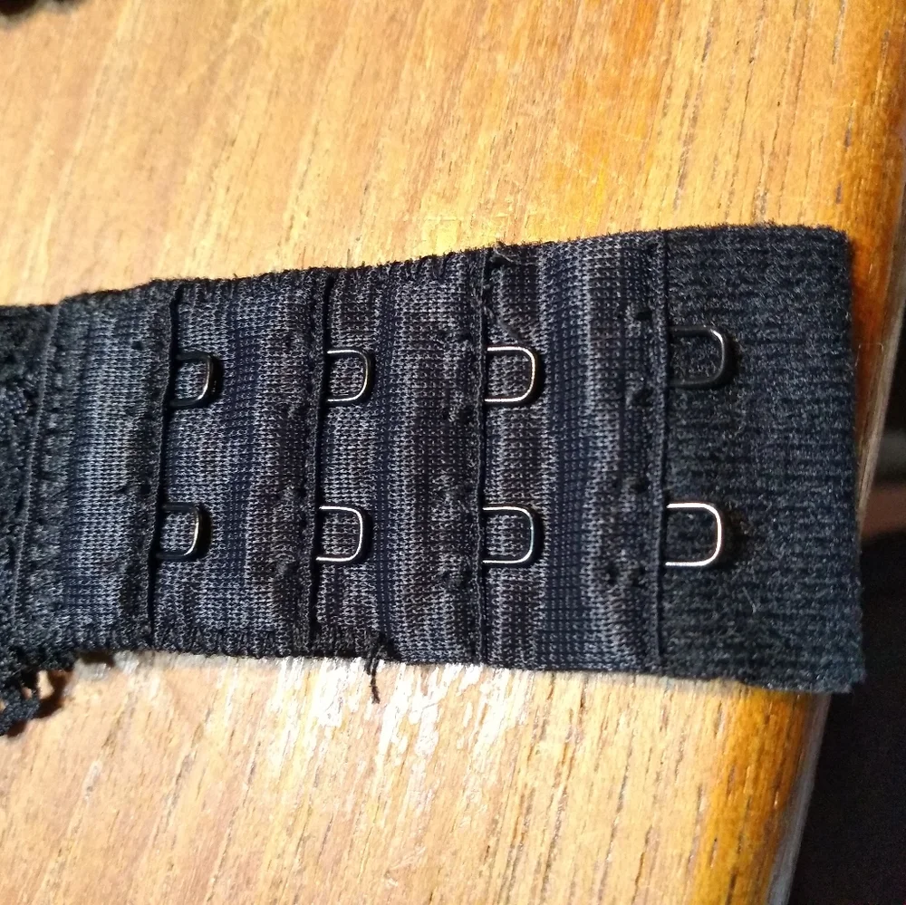 La Senza 2-Piece Black Lace Bra (34D) & Garter Belt, Medium - Picture 10 of 14